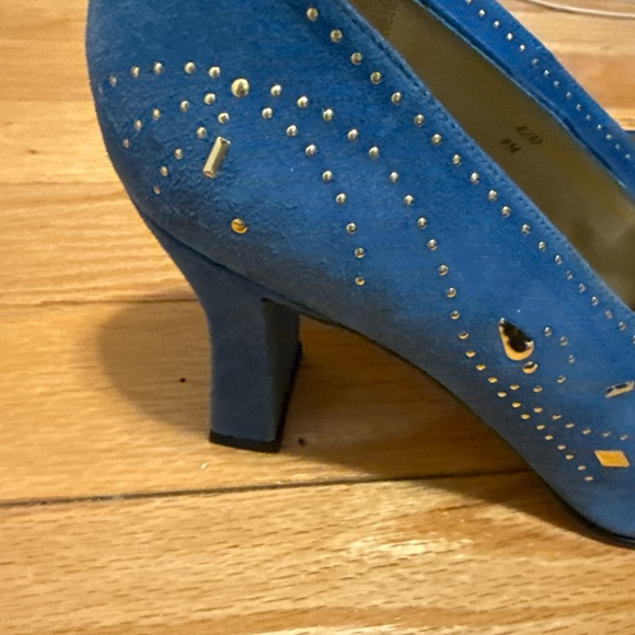 J.Renee Elegant Blue Heels with Cutout Design - Picture 2 of 9